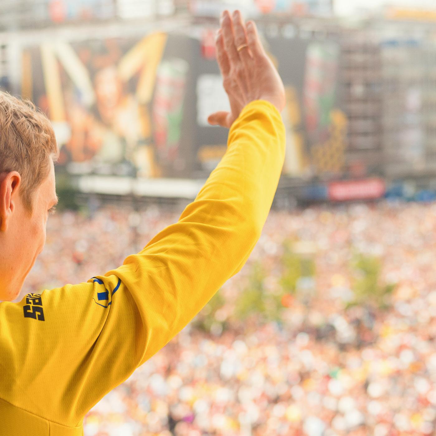 Tour de France '25 - 3: Team photographer Bram Berkien about the perfect shot on the Champs-Élysées