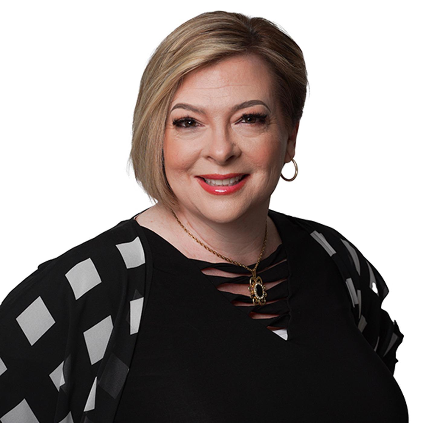 Close Up Radio Spotlights Entrepreneurial Coach Elaine Lankford of She Steps Forward episode artwork