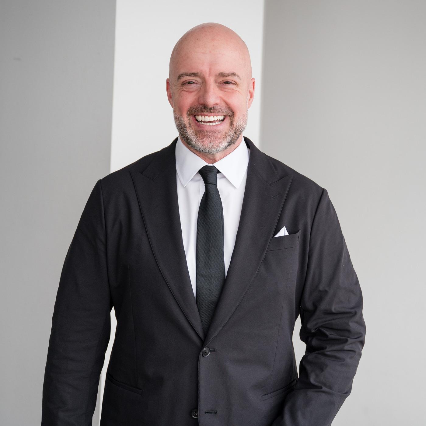 Close Up Radio Spotlights Public Speaking Coach and Author Dean Griess