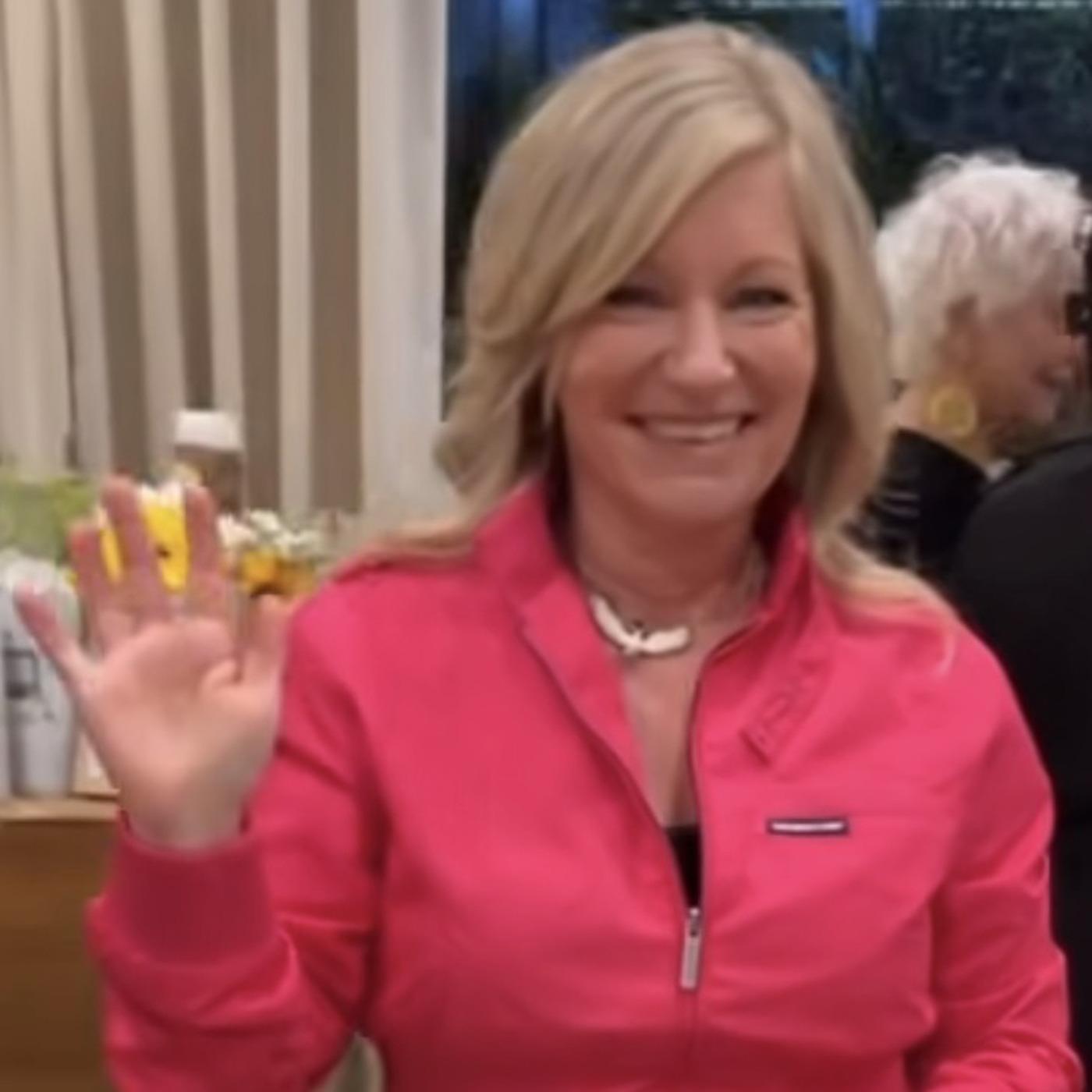 Close Up Radio Spotlights Psychic Medium, Intuitive Healer, and Animal Communicator Kim Alexander of Divine Messenger Girl