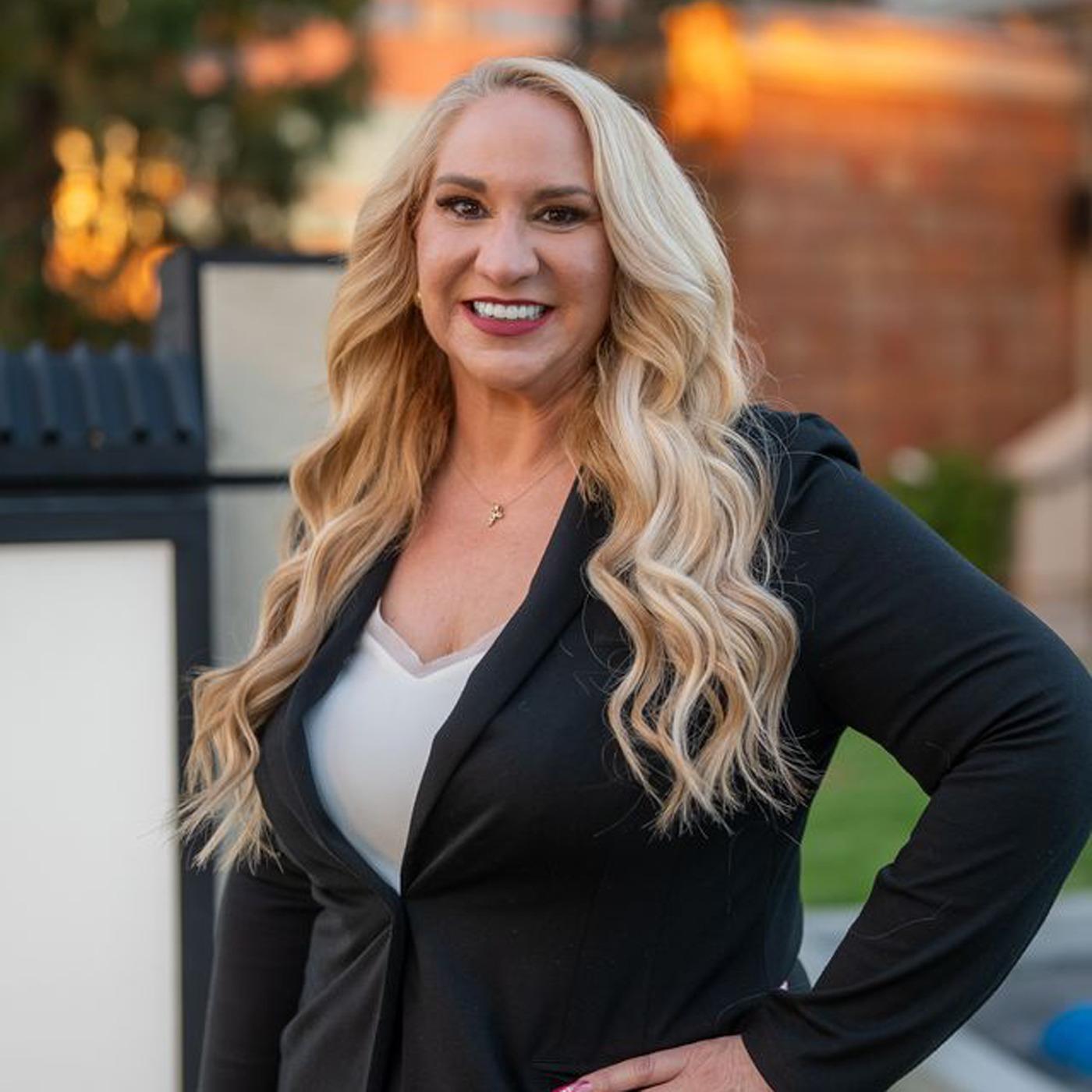 Close Up Radio Spotlights Stylist Mary Koontz of the Monarch Beauty Academy