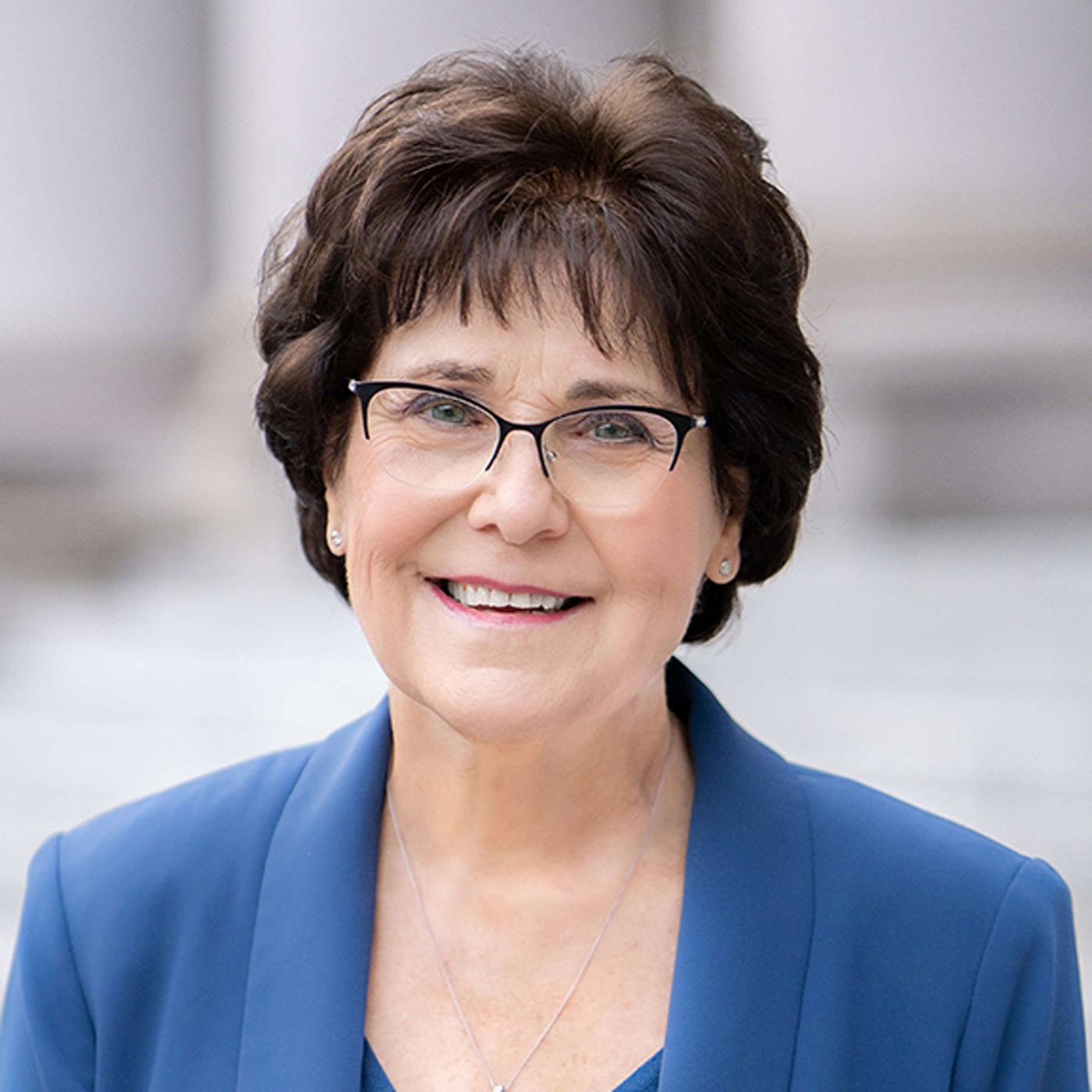 Part 1: Close Up Radio Spotlights Financial Consultant Linda Jensen of the Heart Financial Group episode artwork